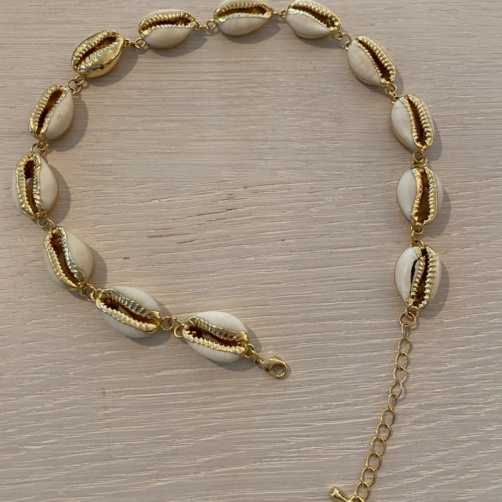 Cowrie Seashell Choker Necklace - Picture 2 of 4